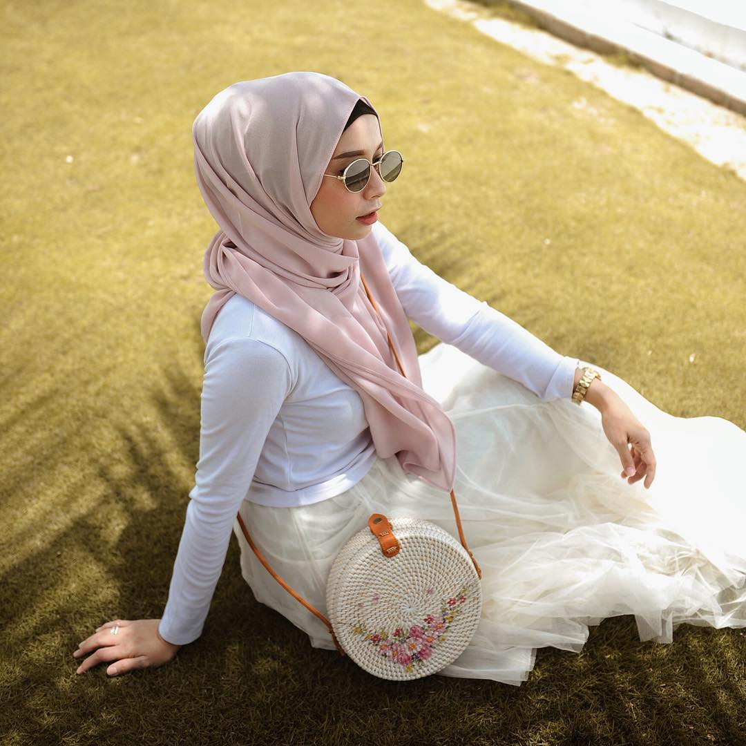 4 Fashion Item Yang Akan Kembali Hits Di 2019 Scarf Media Dangdut campursari dangdut koplo dangdut melayu dangdut pop dangdut remix lagu dangdut. 4 fashion item yang akan kembali hits